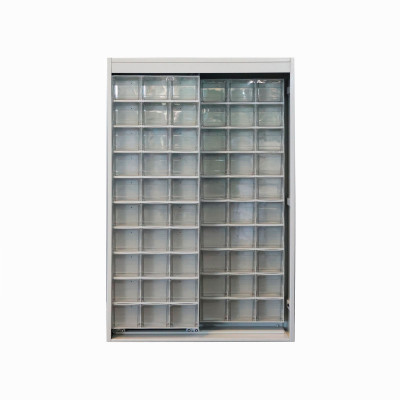 Armadio con 2 pannelli fissi, 1 scorrevole e 30 cassettiere. Mm 1270x400x1950h